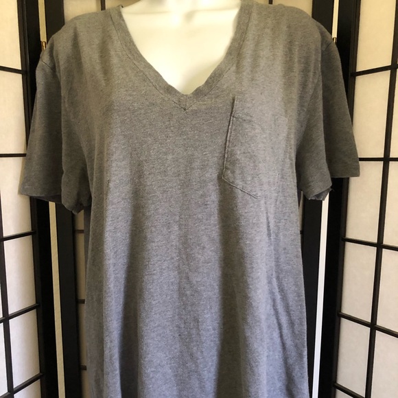 3/15🌼Men’s SZ L Gray V Neck Pocket T Shirt - Picture 3 of 4